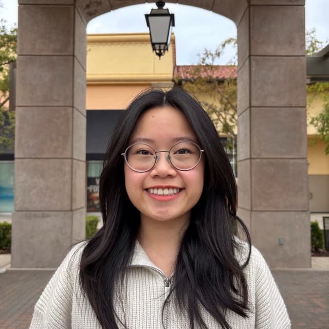 Alyssa Hoang headshot